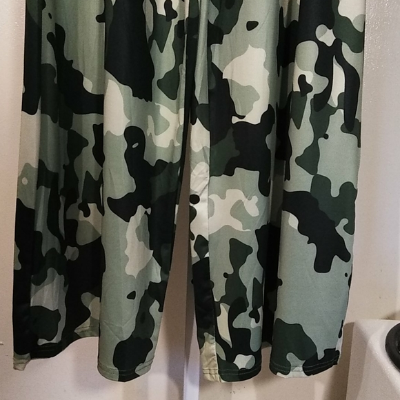 Wide Leg Camouflage Pants Set - Picture 8 of 10